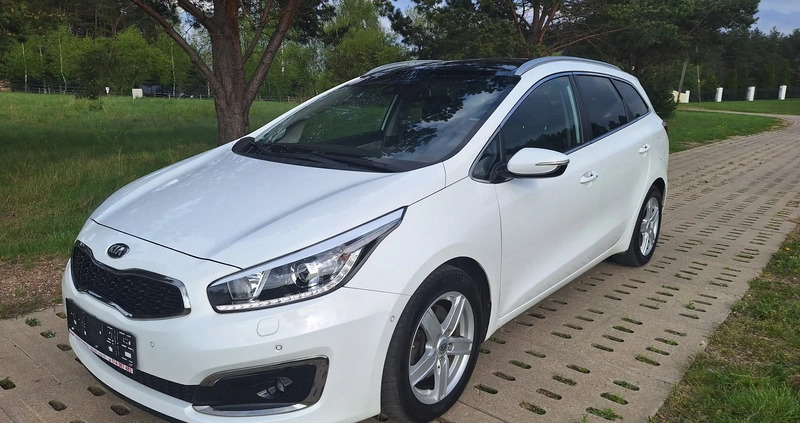Kia Ceed cena 38900 przebieg: 209000, rok produkcji 2015 z Lębork małe 301